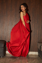 Load image into Gallery viewer, Scintillating Sewed Pleated Saree With Tube Blouse- Red