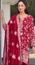 Load image into Gallery viewer, Jasnoor Anand in our Reyna Gara Glazed Kurta With Pleated Pants and Dupatta- Red