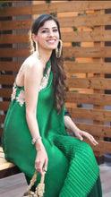 Load image into Gallery viewer, Shruti Khanna Juneja in our Avyah Embroidered Set - Green